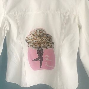White jean jacket with embelished back - M